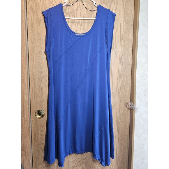 Kate & Mallory XL blue cap sleeved dress. Asymmetrical hem. - Picture 2 of 5